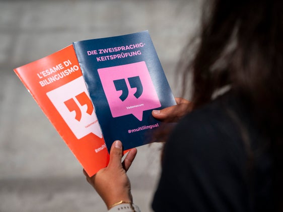 Il Servizio esami di bi- e trilinguismo ha annunciato l'apertura di due nuovi sedi d'esame fuori Bolzano, a Brunico e a Roma. La prima, al NOI-Techpark di Brunico, il 17 dicembre ospiterà la prima sessione, riservata al livello B2. Ancora in fase di definizione la sede e le date degli esami nella Capitale. (Foto: USP/Fabio Brucculeri)