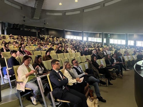 Il convegno si è aperto con una tavola rotonda, che ha introdotto i circa 300 partecipanti al tema della neurodivergenza.  (Foto: USP)