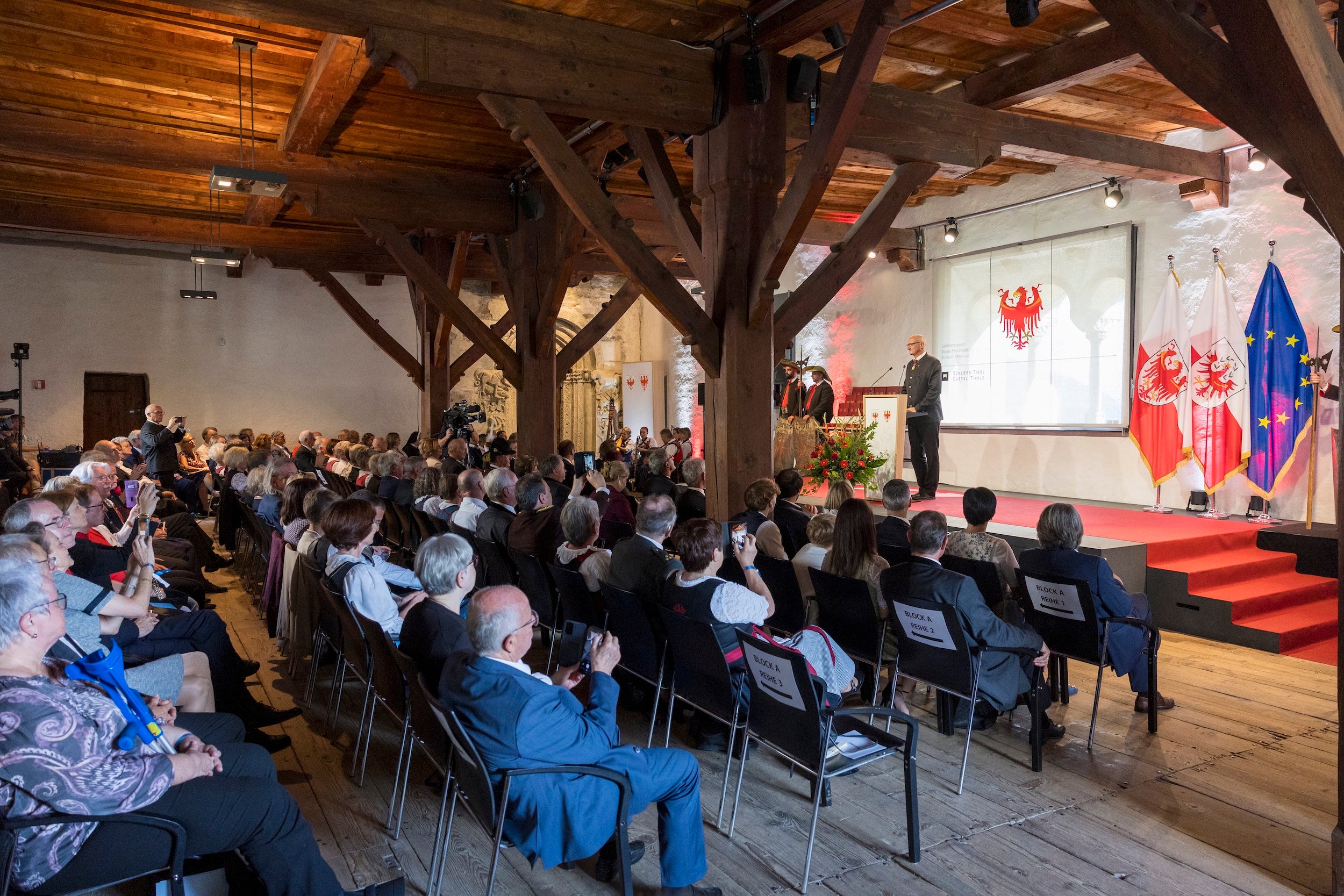 Domenica 14 settembre, Castel Tirolo, a Merano, ha fatto da cornice alla cerimonia di consegna delle croci al merito del Land Tirolo. (Foto: Land Tirol/Die Fotografen)