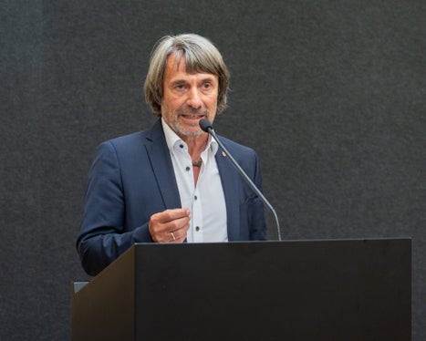 Die Landesregierung hat zentrale Weichenstellungen für die Zukunft des Gesundheitswesens und der Claudiana vorgenommen. Mit diesen Beschlüssen schaffen wir Planungssicherheit und stärken die Ausbildung in den Gesundheitsberufen, sagt Gesundheitslandesrat Hubert Messner. (Foto: LPA/Greta Stuefer)