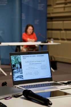 Nel corso della conferenza stampa odierna sono stati forniti i dati relativi all'ampia gamma di servizi erogati dalla Ripartizione politiche sociali della Provincia (Foto: ASP/Greta Stuefer)