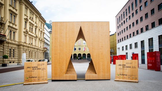 Piazza Magnago, sede della Giunta provinciale di Bolzano. Martedì 18 luglio alle 12.30 è in programma la prossima conferenza stampa, a seguito della seduta dell'esecutivo. (Foto: ASP/Fabio Brucculeri)