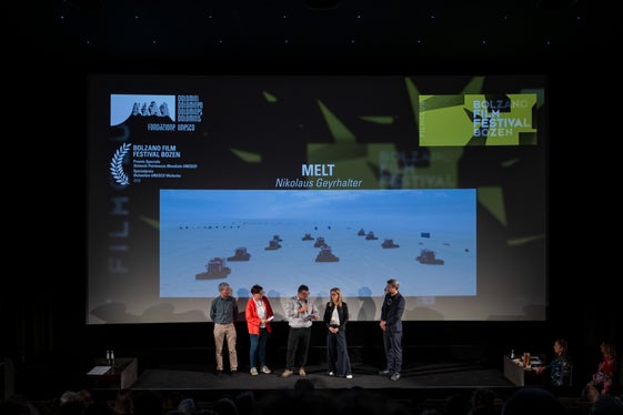 Zum sechsten Mal wurde der&nbsp;Spezialpreis Dolomiten UNESCO Welterbe&nbsp;dieses Jahr beim&nbsp;Bolzano Filmfestival Bozen&nbsp;vergeben. Die Preisverleihung fand am 18. April im Filmclub Bozen statt, im Mittelpunkt stand der ausgezeichnete Dokumentarfilm Melt von Nikolaus Geyrhalter. (Foto: BFFB/Daniele Fiorentino)