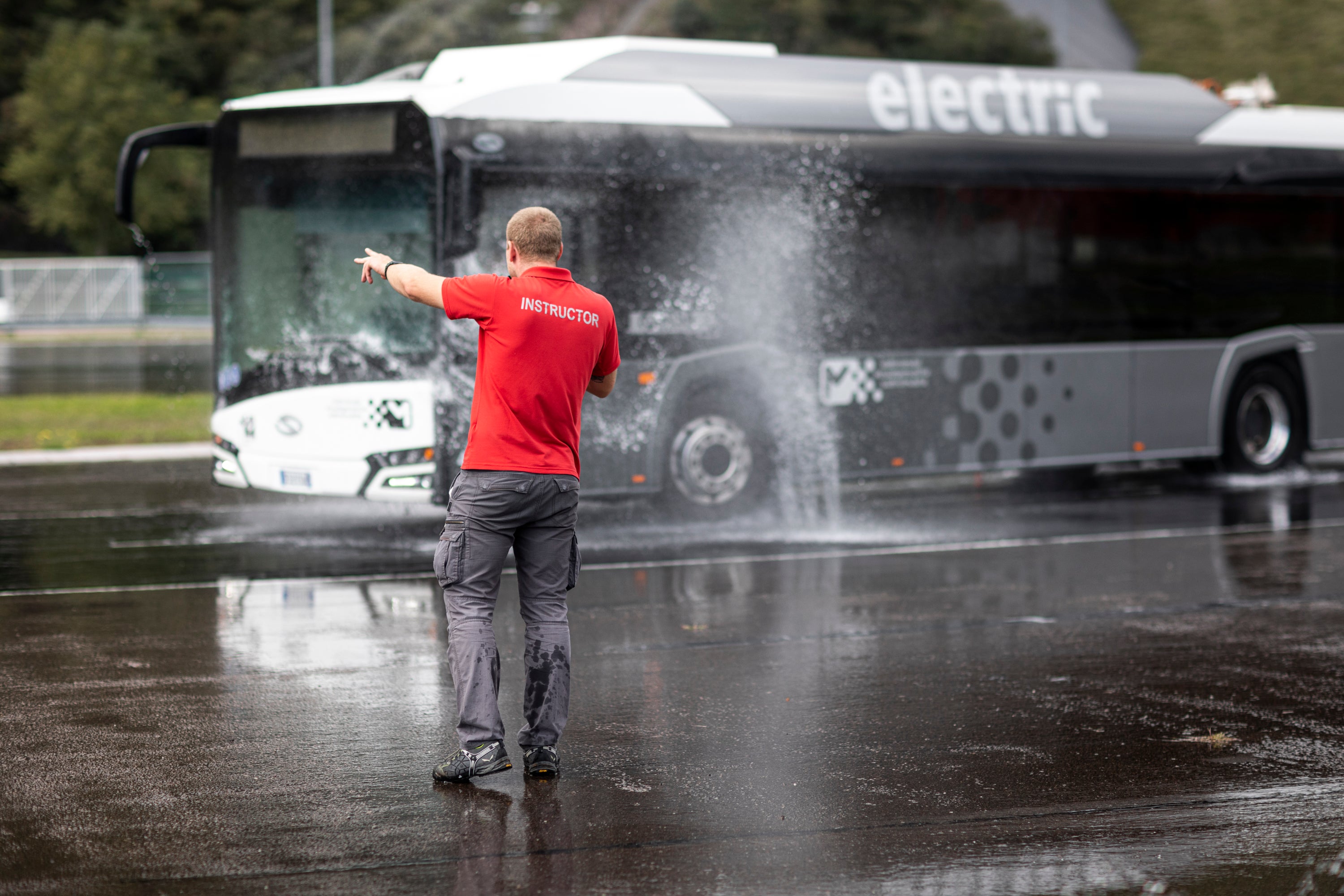 Auf die Kurse im Safety Park in Pfatten greifen nicht nur öffentliche Einrichtungen, sondern auch Rettungskräfte und Unternehmen zu Schulungszwecken zurück. (Foto: LPA/Safety Park/Armin Huber)