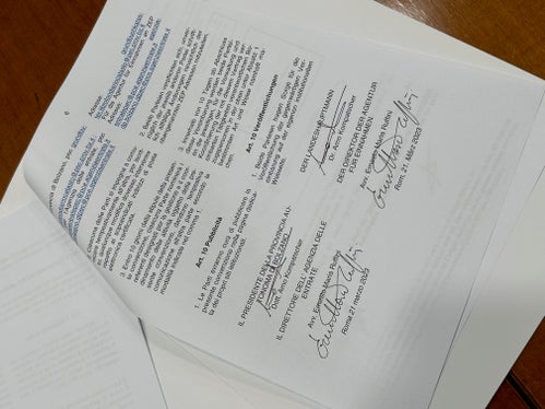 La convenzione firmata oggi impegna la Provincia ad agire per conto dell'Agenzia delle entrate nella riscossione delle imposte ipotecarie attraverso l’ufficio del Libro fondiario (Foto: ASP)