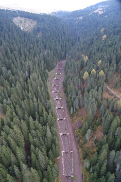 Der Osterbach und die Hauserlahn (in der oberen linken Bildecke) unter dem Rittner Horn in der Gemeinde Ritten (Foto: LPA/Landesamt für Wildbach- und Lawinenverbauung Nord)