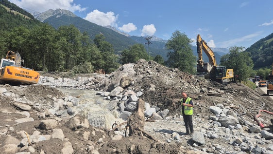 Nach dem Murgang zwischen Luttach und St. Johann im Ahrntal führt das Landesamt für Wildbach- und Lawinenverbauung Ost mit Hochdruck Aufräumarbeiten durch. (Foto: LPA/Landesamt für Wildbach- und Lawinenverbauung Ost in der Agentur für Bevölkerungsschutz)