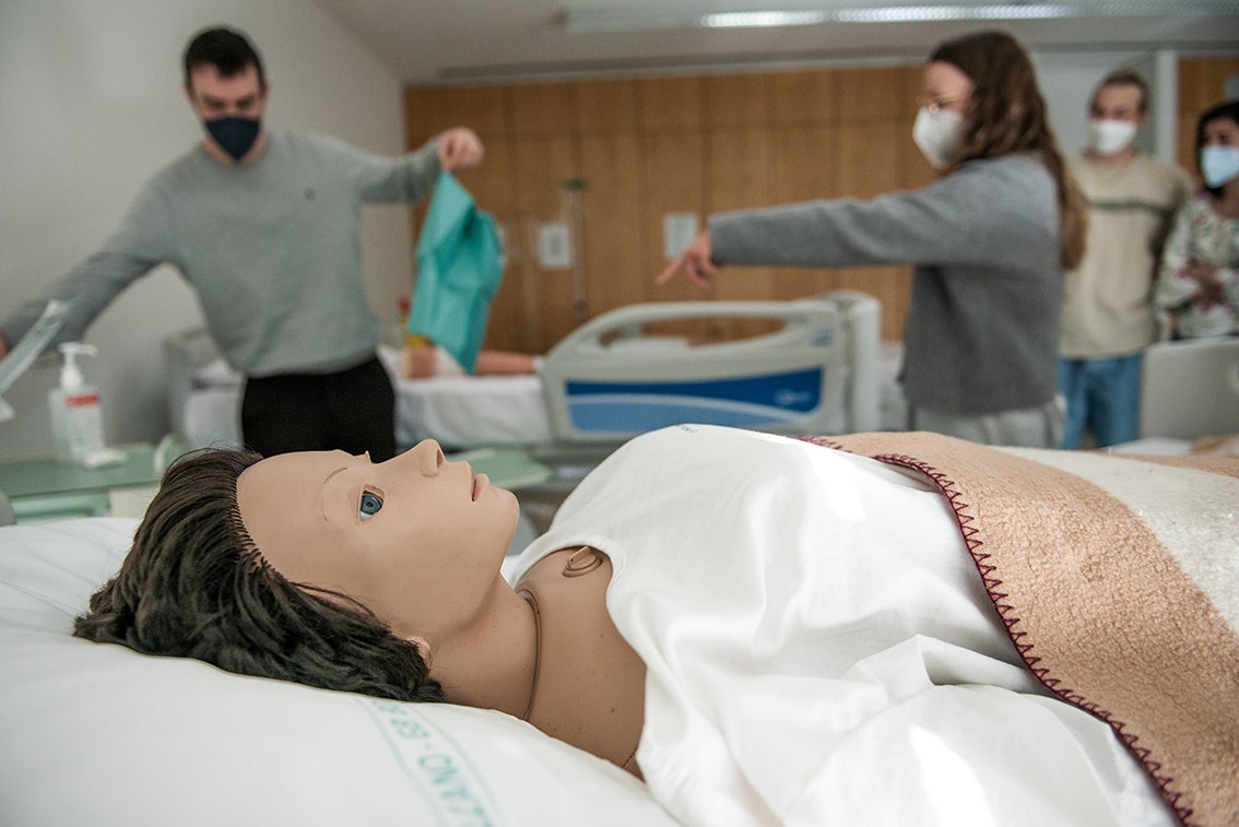 Studierende der Krankenpflege an der fh Gesundheit in Tirol können um ein Taschengeld ansuchen. (Foto: LPA/ Claudia Corrent)