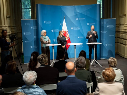 Die Förderpreise für wissenschaftliche Arbeiten „Lidia Menapace“ werden alljährlich vom Land Südtirol und vom Landesbeirat für Chancengleichheit für Frauen im Pressesaal des Palais Widmann vergeben. (Foto: LPA/Fabio Brucculeri)