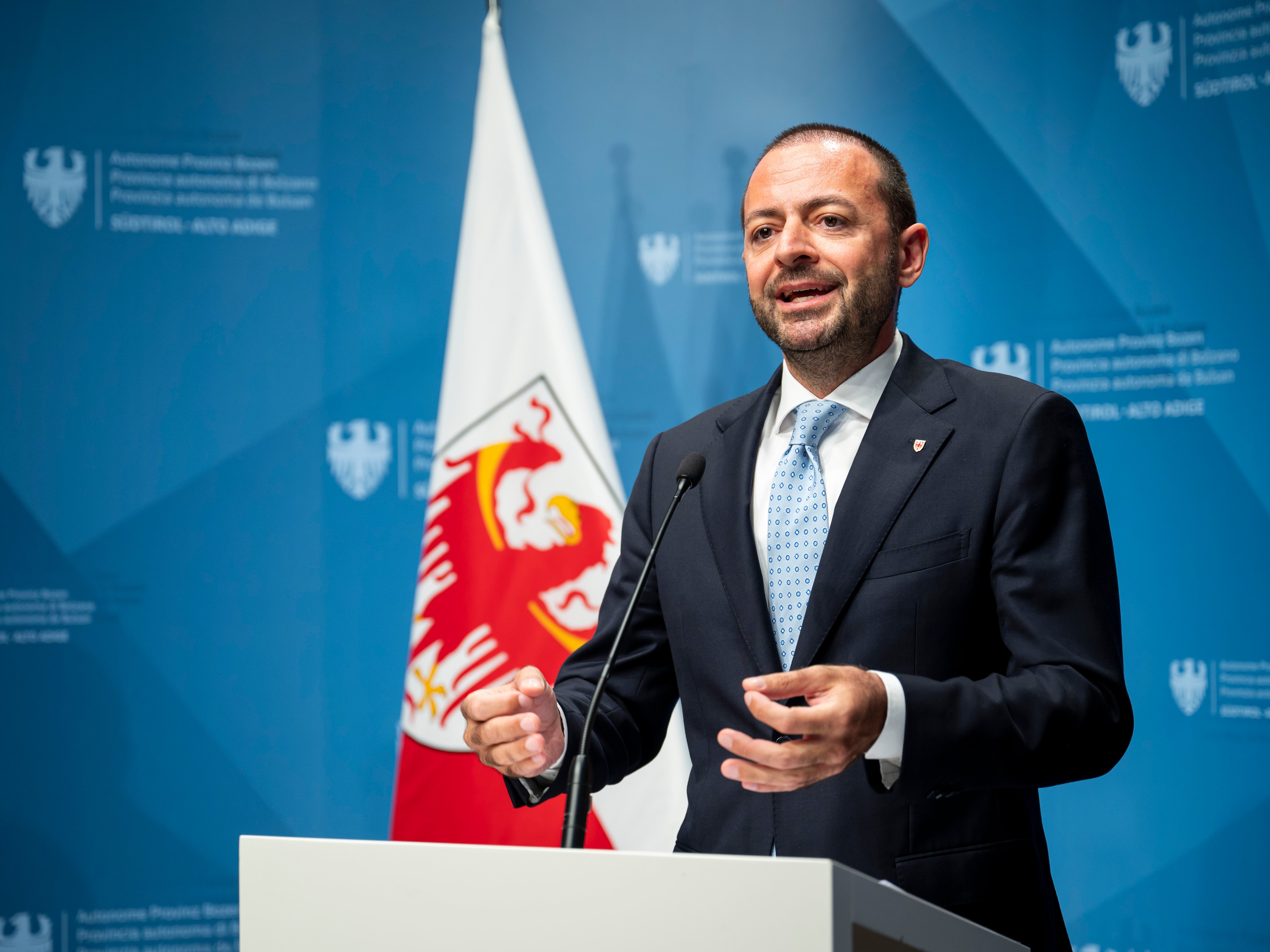 “La legge attuale, a livello nazionale ed europeo, non consente un rinnovo automatico per un determinato soggetto su un’area pubblica. Abbiamo deciso di prorogare di ulteriori dodici mesi la concessione del terreno in scadenza dove è insediato lo stabilimento”, ha sottolineato Marco Galateo, vicepresidente della Provincia, durante la conferenza stampa al termine dell'odierna seduta di Giunta. (Foto: USP/Fabio Brucculeri)