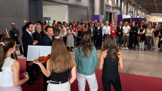 Insgesamt präsentieren 54 Schulen, 42 Hochschulen sowie Beratungsstellen und Jugendorganisationen ihre Angebote. Im Mittelpunkt stehen Ausbildungswege nach der Mittelschule, Studienmöglichkeiten im In- und Ausland sowie berufliche Weiterbildung. (Foto: LPA/Fabio Brucculeri)