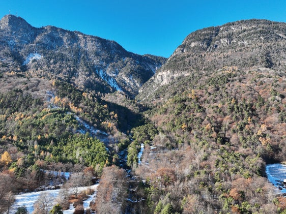 In diesem Bereich beginnt das Amt für Wildbach- und Lawinenverbauung Süd in Kürze mit den Bauarbeiten für eine Rückhaltesperre im Furglauerbach zur Verstärkung des Hochwasserschutzes von St. MichaelEppan. (Foto: LPA/Amt für Wildbach- und Lawinenverbauung Süd in der Agentur für Bevölkerungsschutz)