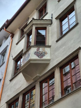 Im Zuge der Restaurierung wurden an der Lauben-Fassade des Gebäudes&nbsp;Fresken&nbsp;aus dem 17. Jahrhundert entdeckt. (Foto: LPA/Gianluca Crocco)