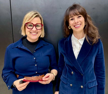 La direttrice dell'Ufficio Nicol Mastella (a sinistra) con Esther Ausserhofer, che ha informato i presenti sulle opportunità e le sfide sulla via del successo professionale. (Foto: Ufficio per il diritto allo studio universitario/Marieke Volgger)