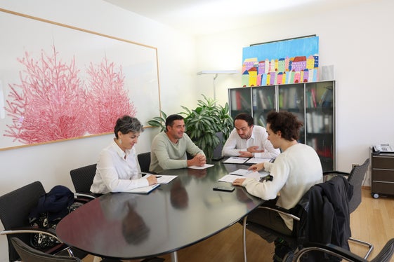 Landesrat Achammer und der Jugendring wollen sich gemeinsam für die Stärkung der gesellschaftlichen und politischen Bildung im Kindes- und Jugendalter einsetzen. (Foto: LPA/Julia Profanter)