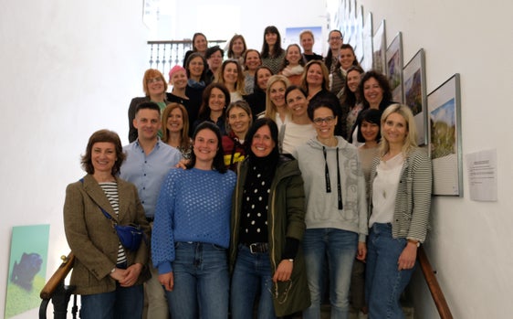 Die Kursfolge absolviert haben: (alphabetisch) Evi Brugger, Verena Ennemoser, Martina Gaiser, Agnes Gamper, Kathrin Gostner, Stefanie Groemminger, Silvia Helfer, Irene Karbon, Verena Kofler, Ruth Kuntner, Astrid Leiter, Petra Micheletti, Sandra Sofie Oberfrank, Verena Oberosler, Andrea Obexer, Petra Patzleiner, Simone Berta Piffer, Silvia Ratschiller, Maria Christine Schwienbacher, Alessandra Sieff, Gerlinde Taschler, Sabine Tavella, Simone Theiner, Tamara Zipperle. (Foto:  Bärbel Riedmann)