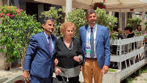 L'assessore Alfreider (a destra) con Maria Falcone ed il figlio Vincenzo Di Fresco, consigliere della Fondazione Falcone (Foto: ASP)