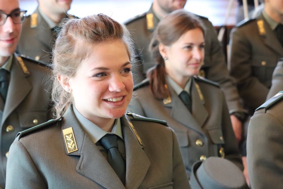 Forstwache mit Begeisterung: Francesca Pisciali aus Bozen, die in der kommenden Woche in der Forststation Kastelruth ihre neue Arbeit aufnimmt. (Foto: LPA/Maja Clara)