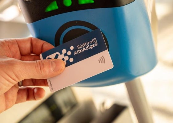 Il contributo stanziato dalla Giunta provinciale è destinato, tra il resto, anche alla gestione del sistema AltoAdige Pass (Foto: APS/https://www.sta.bz.it)