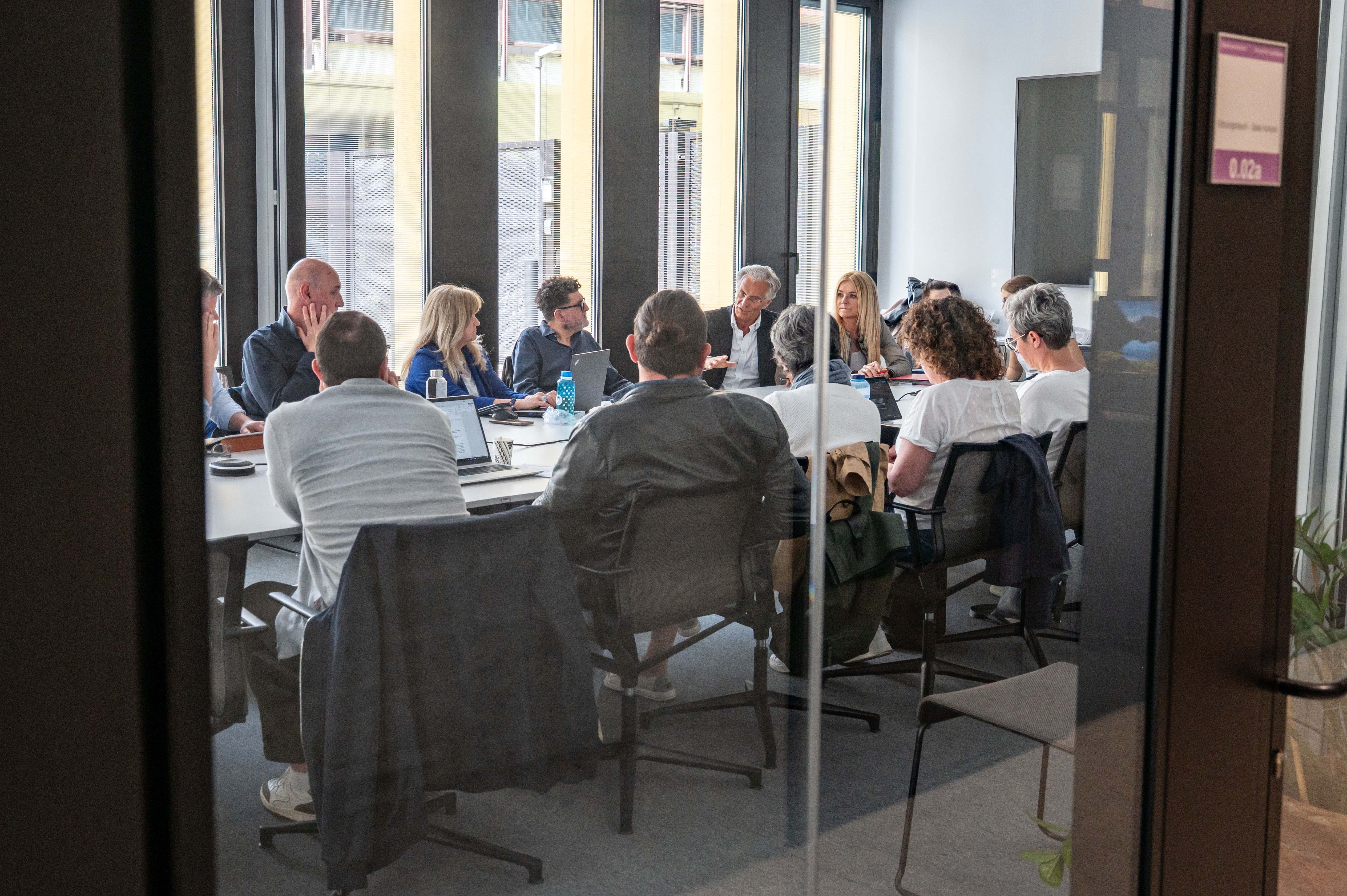 I rappresentanti dell'Agenzia provinciale per le relazioni sindacali e i sindacati rappresentativi hanno negoziato duramente il contratto. (Foto: USP/Greta Stuefer)