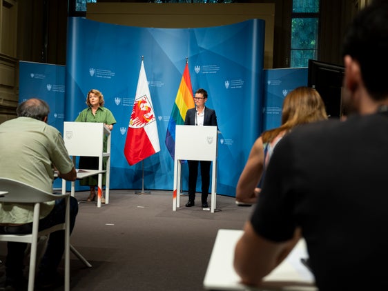 Landesrätin Rosmarie Pamer und Familienagenturdirektorin Carmen Plaseller gaben am 18. Juni einen Einblick in die Sommerbetreuung 2025. (Foto: LPA/Fabio Brucculeri)