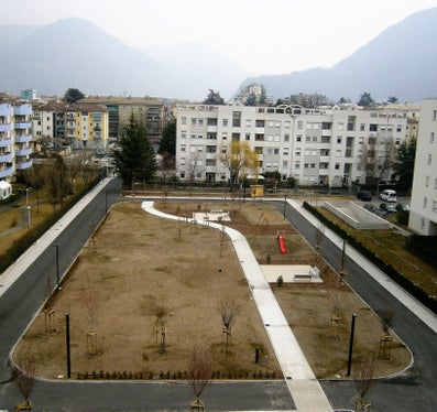 Il nuovo comprensorio alloggi per famiglie di militari realizzato in via Resia a Bolzano, nell’ambito degli accordi Ministero della Difesa-Provincia di Bolzano-Agenzia del Demanio (Foto: ASP)