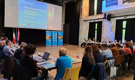 Die Basis in Schlanders hat die Arbeiten des Begleitausschusses beherbergt. (Foto: LPA/Anna Segatini)