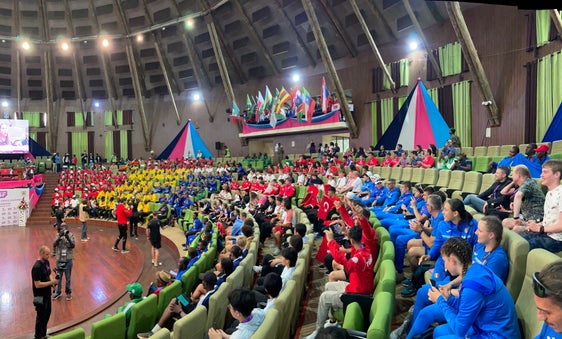 Bei der Eröffnungsfeier des "ISF World School Cross Country Championship 2024 in Kenia" (Foto: LPA/Pädagogische Abteilung der Deutschen Bildungsdirektion/Astrid Ferrari)           