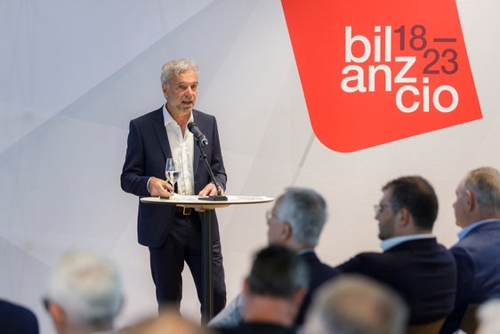 L'assessore provinciale, Arnold Schuler, ha illustrato oggi (3 agosto), nel corso di una conferenza stampa presso la Cantina Bolzano a San Maurizio, il bilancio dei suoi cinque anni di attività alla guida di settori fondamentali come Agricoltura e Foreste, Turismo e Protezione civile (Foto: ASP/Tiberio Sorvillo)