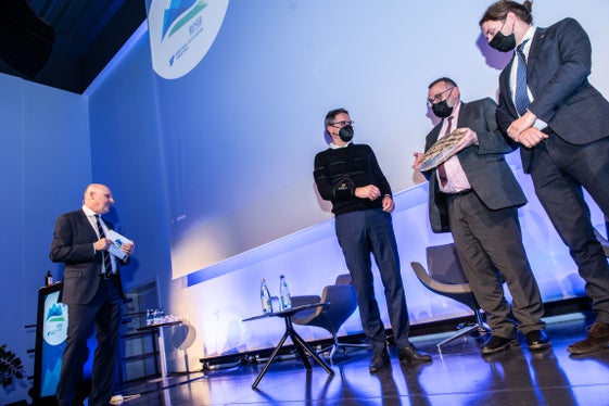 Die Übergabe des Eusalp-Präsidentschaftsrads (Foto: LPA/Ivo Corrà)