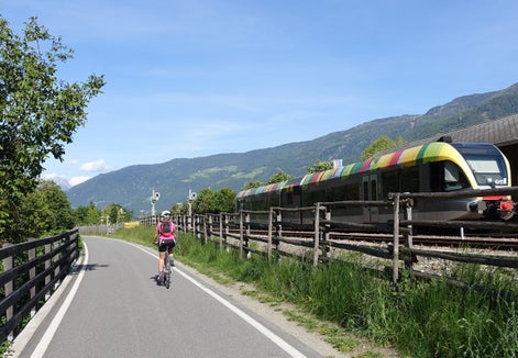 La connessione tra i diversi mezzi pubblici è sempre più importante. Il nuovo Piano provinciale della mobilità dovrà tener conto di questi aspetti (Foto: ASP)