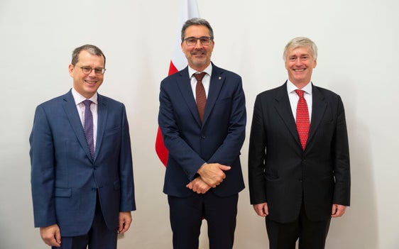 Da sin. Il console generale austriaco a Milano, Clemens Mantl, il presidente della Provincia, Arno Kompatscher, e il direttore del Dipartimento per l'Alto Adige ed il Sud Europa del Ministero degli Affari Esteri austriaco, Karl Prummer (Foto: ASP/F. Brucculeri)