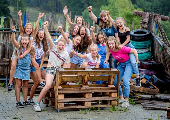 Außerschulische Veranstaltungen bieten Kindern und Jugendlichen Gelegenheit, neue Erfahrungen zu sammeln, soziale Fähigkeiten zu entwickeln, das Selbstwertgefühl zu stärken. Das Landesamt für Jugendarbeit trägt auf seiner Homepage Veranstaltungen für die Freizeitgestaltung zusammen. Das Bild entstand während einer Veranstaltung des Dekanats Bruneck. (Foto: LPA/Landesamt für Jugendarbeit)