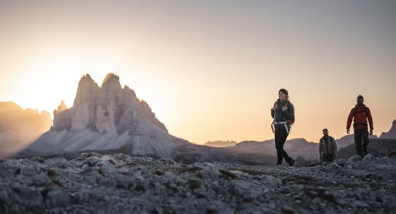 Anche nei dintorni delle Tre Cime proseguirà la regolamentazione del traffico. Dal 31 maggio all’11 ottobre 2026 circolerà un bus navetta da Dobbiaco al rifugio Auronzo il cui utilizzo è possibile solo previa prenotazione online. (Foto: IDM Alto Adige/Manuel Kottersteger)