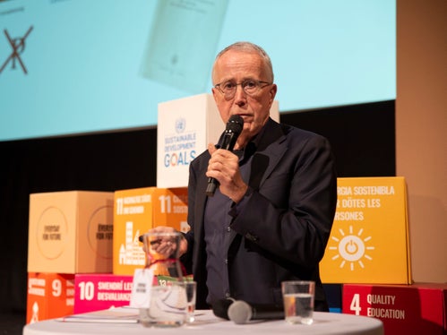 Il presidente di Eurac Research, Roland Psenner, ha fornito una panoramica introduttiva sui 17 Obiettivi globali per lo sviluppo sostenibile dell'Agenda 2030 adottata dall'ONU (Foto: ASP)