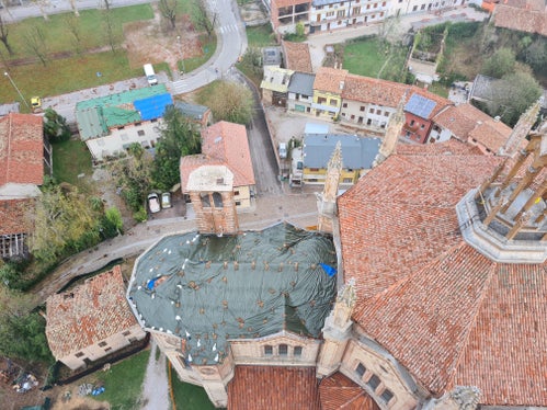 Hagelkörner in der Größe von Tennisbällen haben in den vergangenen Tagen große Schäden in mehreren Gemeinden der Region Friaul-Julisch Venetien angerichtet (im Bild Mortigliano), Dächer im Ausmaß von 400.000 Quadratmetern wurden beschädigt. (Foto: LPA/Agentur für Bevölkerungsschutz)