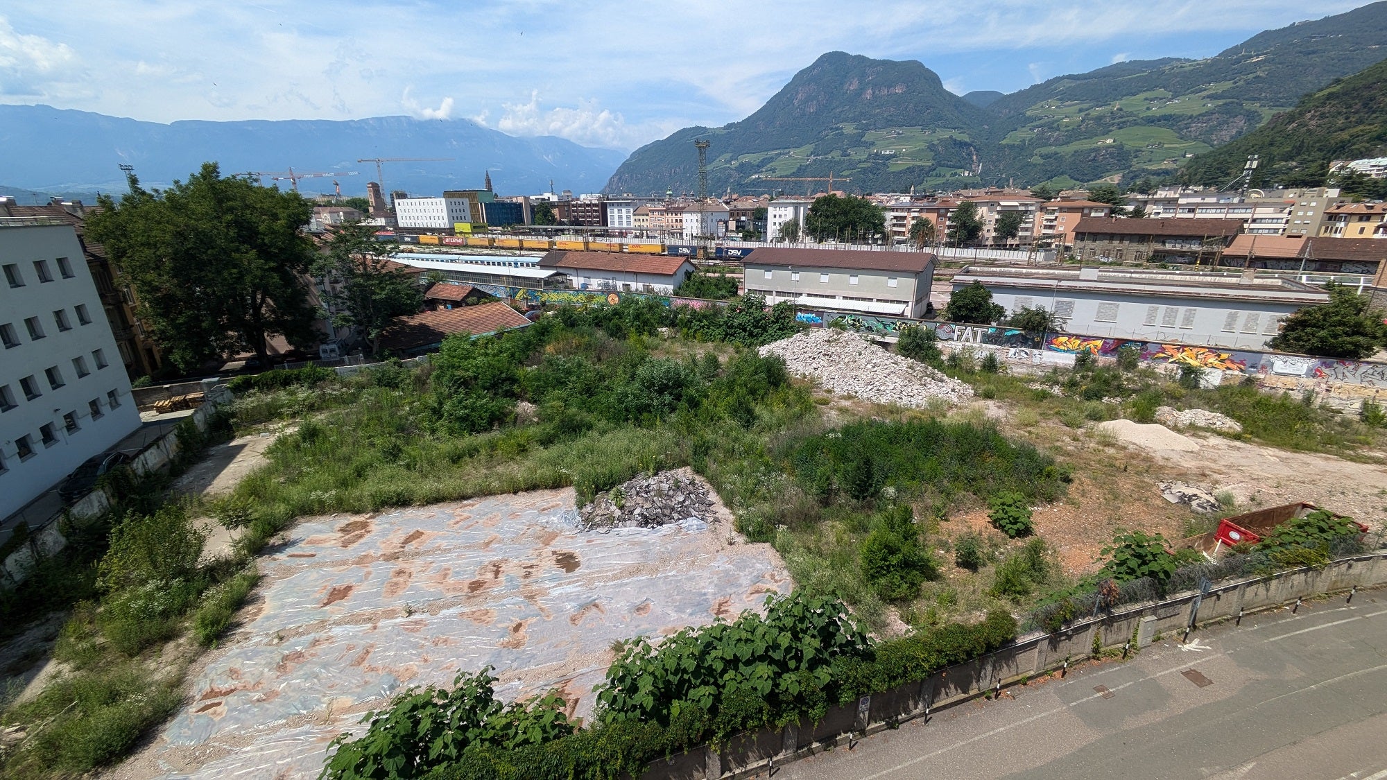 Am Bozner Boden entsteht neben dem Landhaus 12 ein weiteres Landhaus, in dem neben Ämtern der Landesverwaltung auch Vereinigungen des Dritten Sektors aus den Bereichen Soziales und Gesundheit untergebracht werden. (Foto: LPA/Hannes Wisthaler)