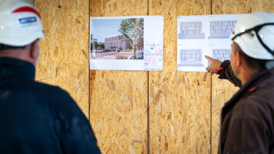 Oggi è stato quindi presentato il progetto di ampliamento: l'edificio, attualmente in costruzione, sarà arricchito di un&nbsp;nuovo terzo piano,&nbsp;dove verrà allestito un&nbsp;reparto di cure palliative&nbsp;con 12 posti letto. (Foto: USP/Fabio Brucculeri)