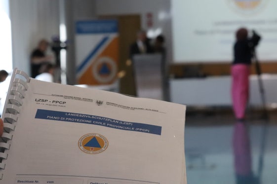 L'assessore alla Protezione civile Schuler ha presentato oggi (6 settembre) in conferenza stampa il Piano di Protezione civile approvato ieri dalla Giunta provinciale (Foto: ASP/Maja Clara)
