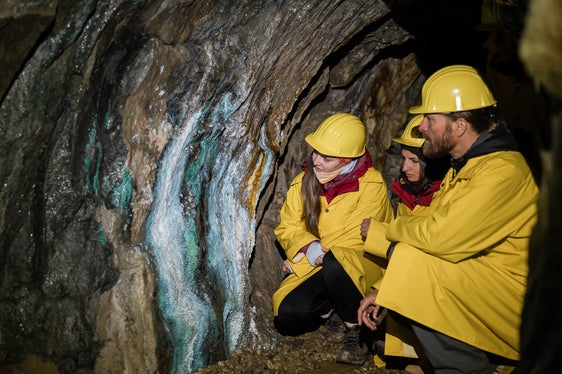Abtauchen in die Unterwelt der Gesteine: Unter anderem ist dies im Landesmuseum Bergbau Prettau möglich. (Foto: LPA/Armin Terzer)