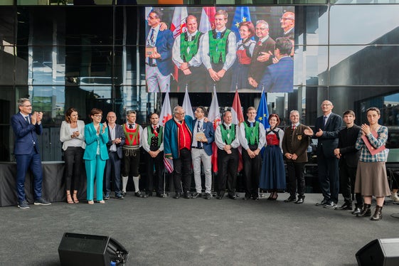 Als grenzüberschreitendes Projekt wurde das Euregio-Jugendblasorchester ausgezeichnet, in dem rund 60 Jugendliche aus allen drei Landesteilen gemeinsam musizieren. (Foto: LPA/Claudia Corrent)