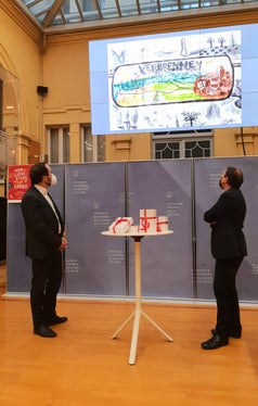 Die Landesräte Achammer und Vettorato verfolgten die Vorstellung der Siegerarbeiten. (Foto: LPA)