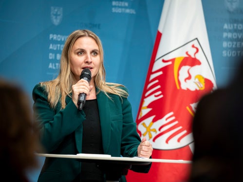 Ulrike Oberhammer ha ricordato al pubblico che il premio ha lo scopo di evidenziare gli esempi positivi. Il prossimo anno, il premio verrà intitolato a Lidia Menapace (Foto: USP/Fabio Brucculeri)