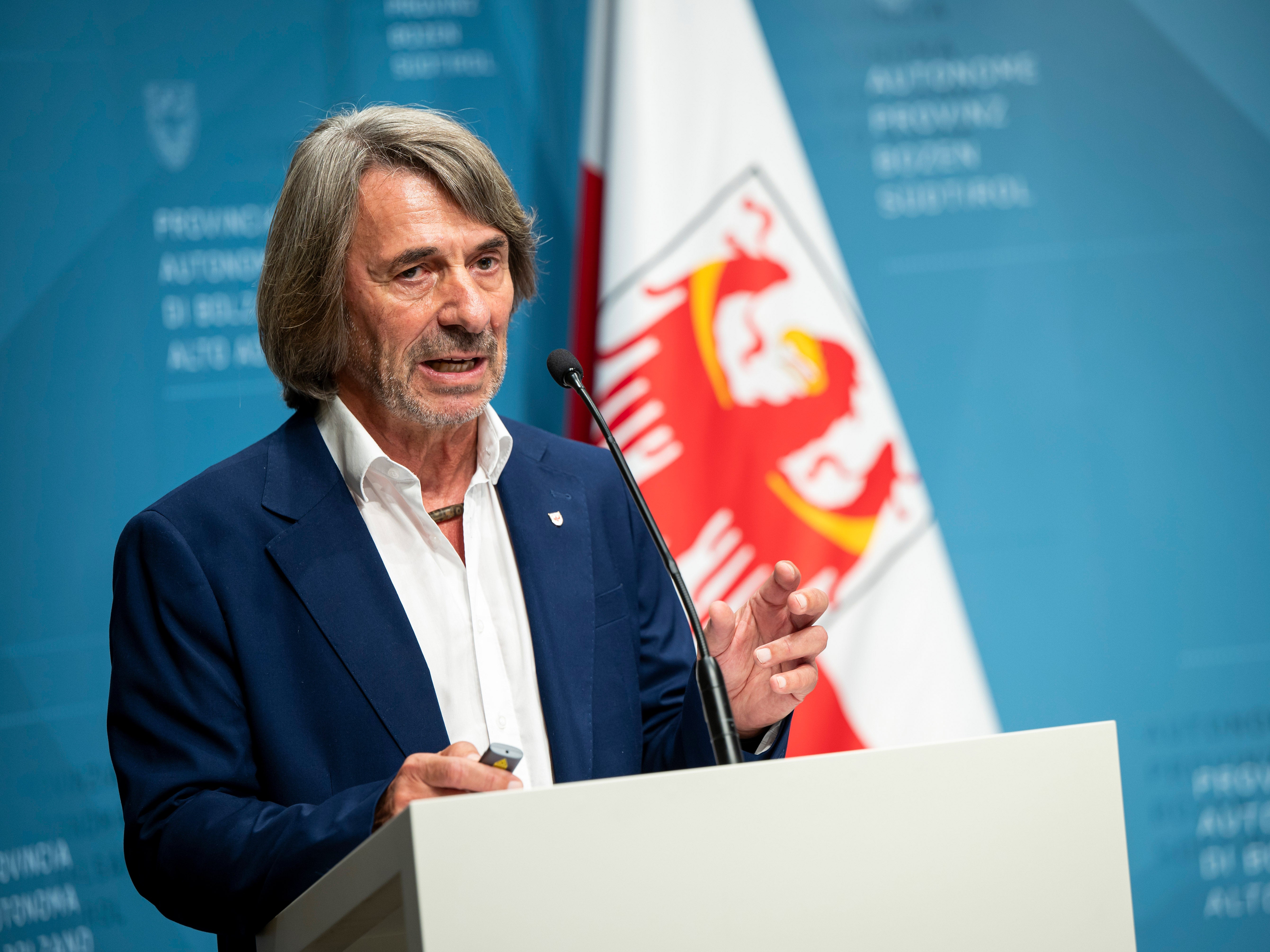 Nach dem heutigen Beschluss der Landesregierung beginnt das Land Südtirol mit einer Präventionskampagne gegen das Respiratorische Synzytial-Virus RSV, das vor allem Säuglinge im ersten Lebensjahr betrifft und zu schweren Atemwegserkrankungen führen kann, informierte heute Gesundheitslandesrat Hubert Messner (im Bild). (Foto: LPA/Fabio Brucculeri)