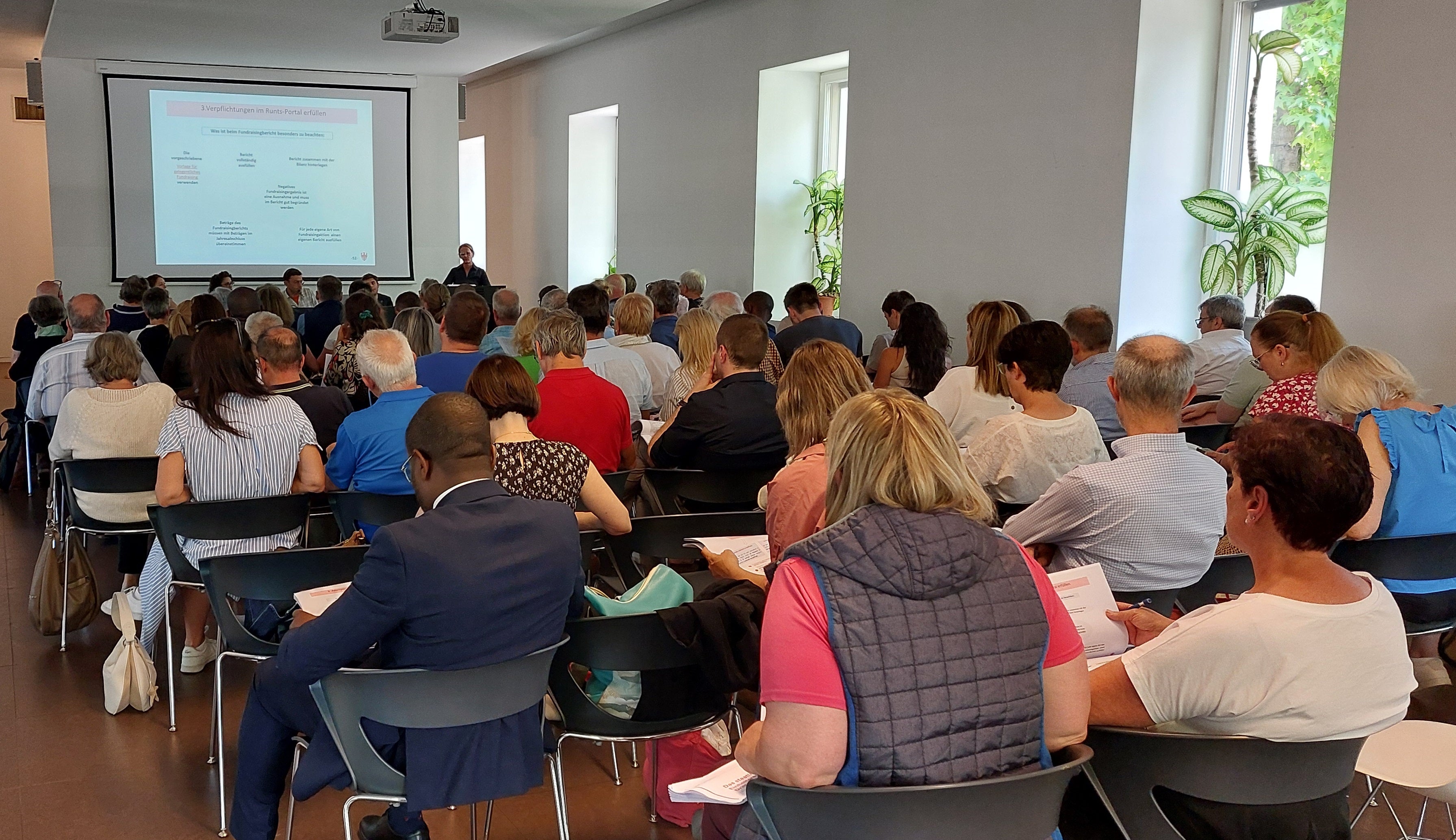In totale, circa 180 rappresentanti di associazioni altoatesine hanno partecipato a uno dei quattro incontri informativi organizzati dall’Ufficio Volontariato e solidarietà. (Foto: USP/Ufficio Volontariato e solidarietà)