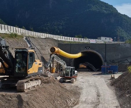 Bisher sind vom Tunnel 200 Meter von der oberen Hälfte des Tunnelquerschnittes und 60 Meter von der unteren Hälfte gebaut. (Foto: LPA/Angelika Schrott)