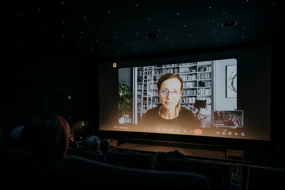 La sala del cinema durante la proiezione di “Soy Nevenka” di Icíar Bollaín, con collegamento da remoto con Nevenka Fernández, protagonista reale della vicenda. (Foto: Daniele Fiorentino. La foto può essere utilizzata solamente nel contesto di questo comunicato stampa)