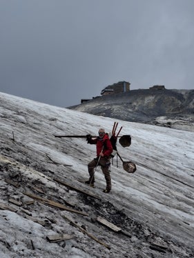 Una vasta operazione di pulizia dei ghiacciai ha interessato la zona del Passo dello Stelvio. (Foto: USP/Ispettorato forestale Silandro)