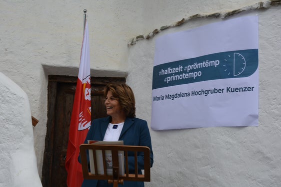 Die wichtigsten Herausforderungen ihres Amtsbereichs fasste Landesrätin Hochgruber Kuenzer in drei Punkten zusammen: "Denkmalpflege ist identitätsstiftend, Landschaft ist überlebenswichtig und Raumplanung ist unsere Nachhaltigkeitsstrategie." (Foto: LPA/Marcella Morandini)