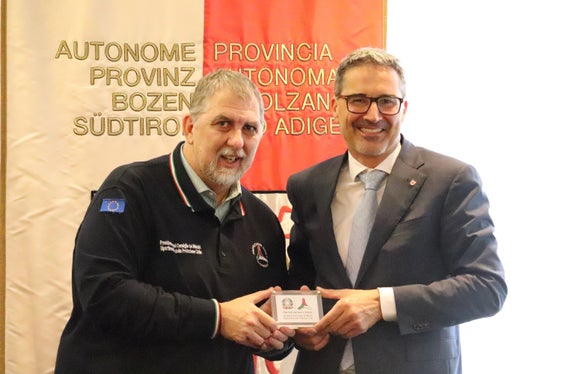 Il capo della Protezione civile nazionale Fabio Ciciliano (a sinistra) ha fatto visita al presidente della Provincia Arno Kompatscher, che è anche assessore alla Protezione civile. (Foto: USP/Maja Clara)